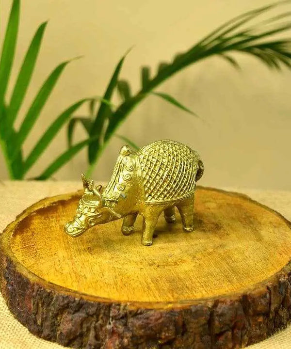 Dokra Ox: Brass Tabletop Masterpiece for Unique Home Decor — image 6
