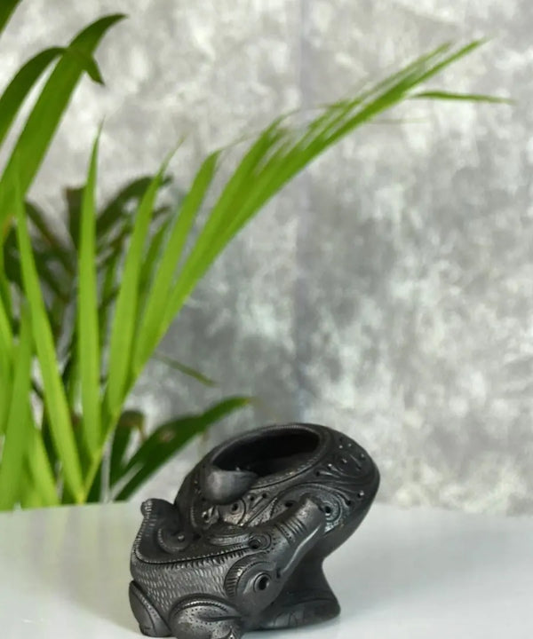 Captivating Black Terracotta Crocodile Ashtrey — image 3