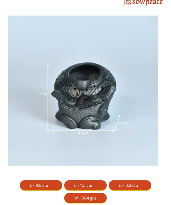 Captivating Black Terracotta Crocodile Ashtrey — image 7