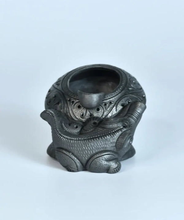 Captivating Black Terracotta Crocodile Ashtrey — image 5