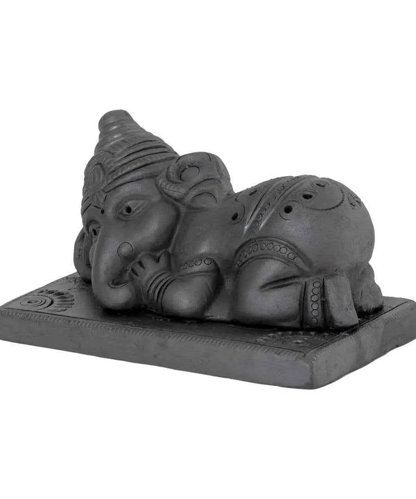 गणेश को आराम करते हुए आकर्षक रूप से डिजाइन किया गया — image 4