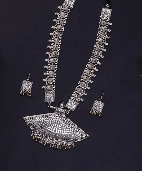 Sowpeace German Silver Necklace: Triangular Flower & Circular Design — image 4