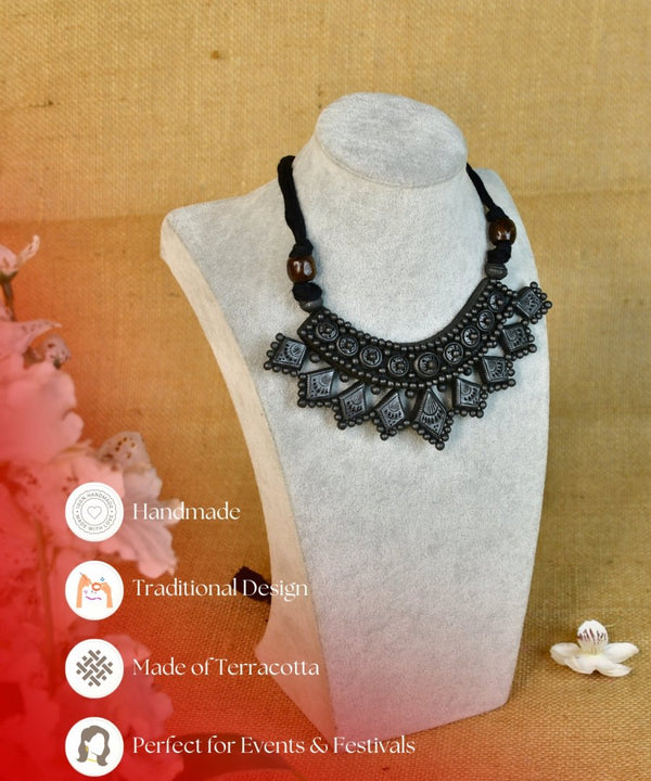 Sowpeace Handcrafted Terracotta Choker: Black with Kite Patterns — image 4