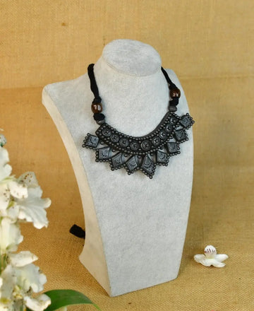 Sowpeace Handcrafted Terracotta Choker: Black with Kite Patterns — alternate view