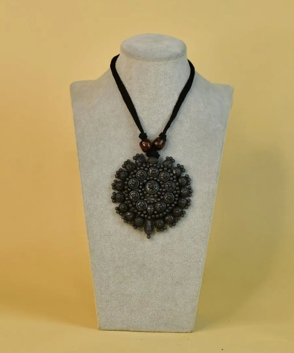 Sowpeace Handcrafted Terracotta Necklace: Black Pendant with Flower Design — image 3