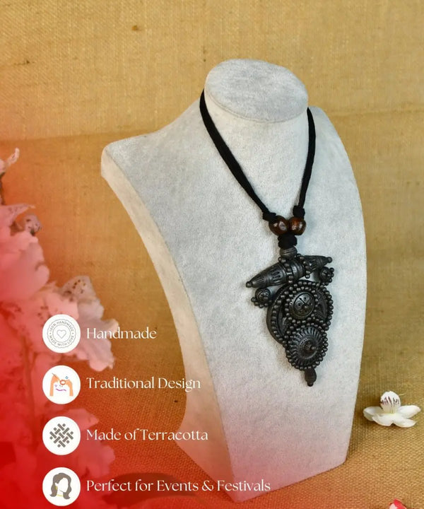 Sowpeace Handcrafted Terracotta Pendant: Circular Design with Ovoid — image 4