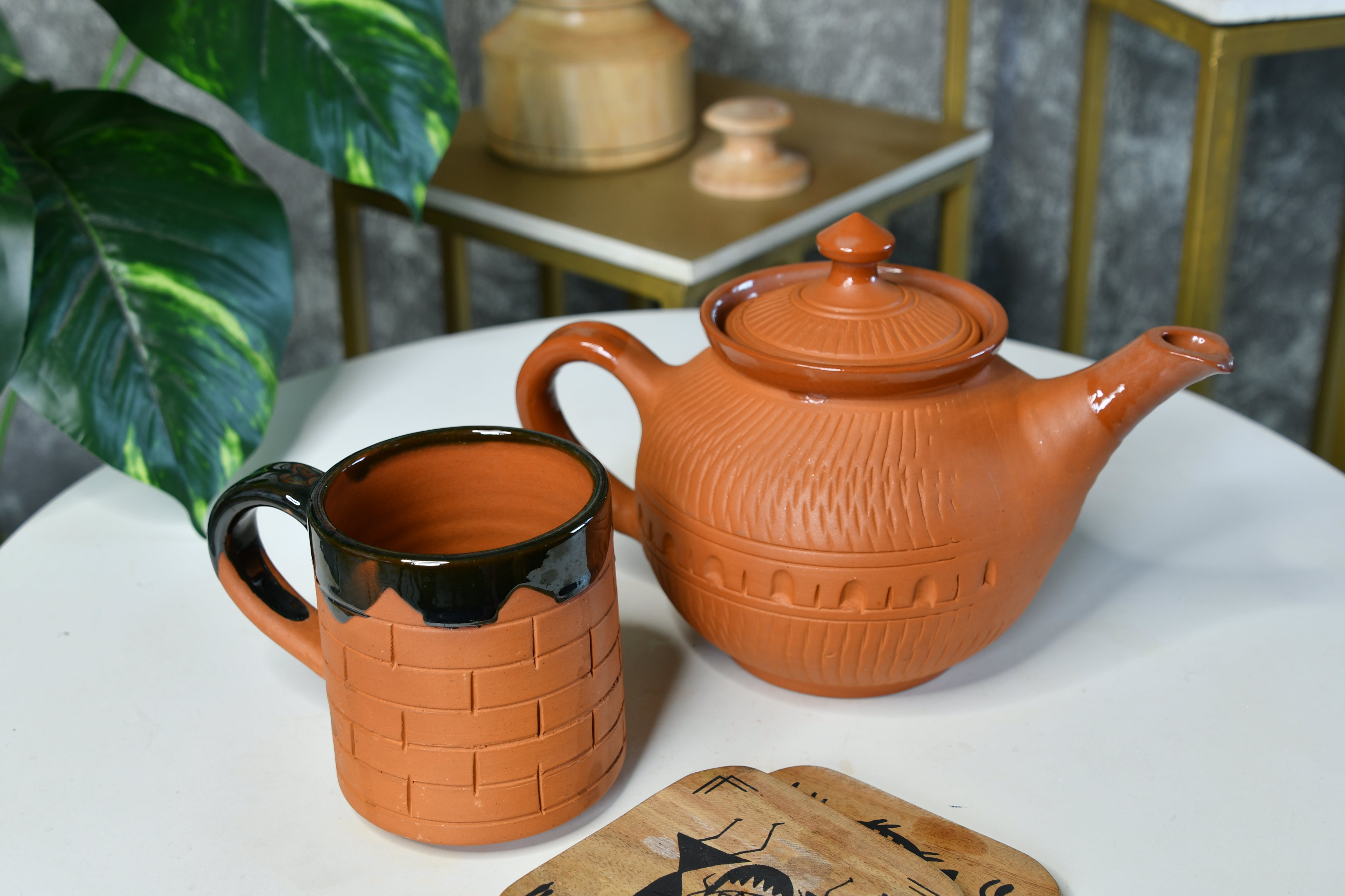 Sculpted Terracotta Coffee Mug: Stylish Functionality