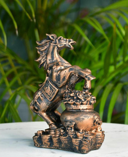 Sowpeace Resin Coin Horse Holder