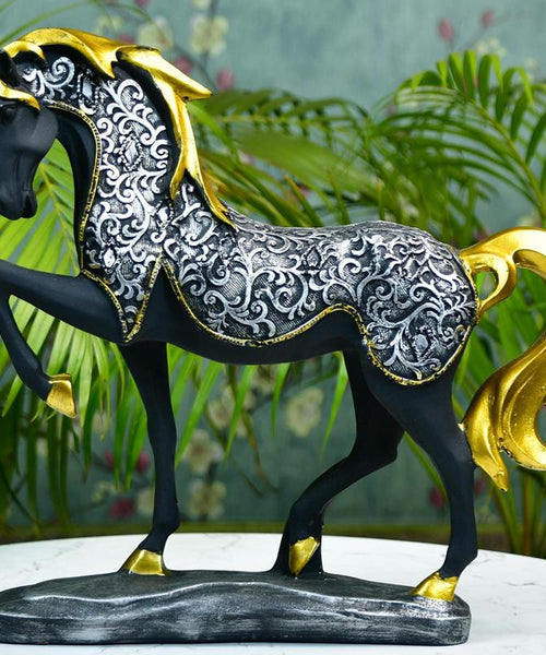 Sowpeace Resin Stallion Showpiece
