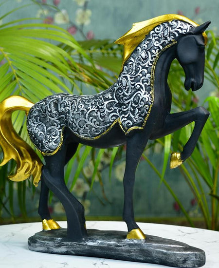 Sowpeace Resin Stallion Showpiece