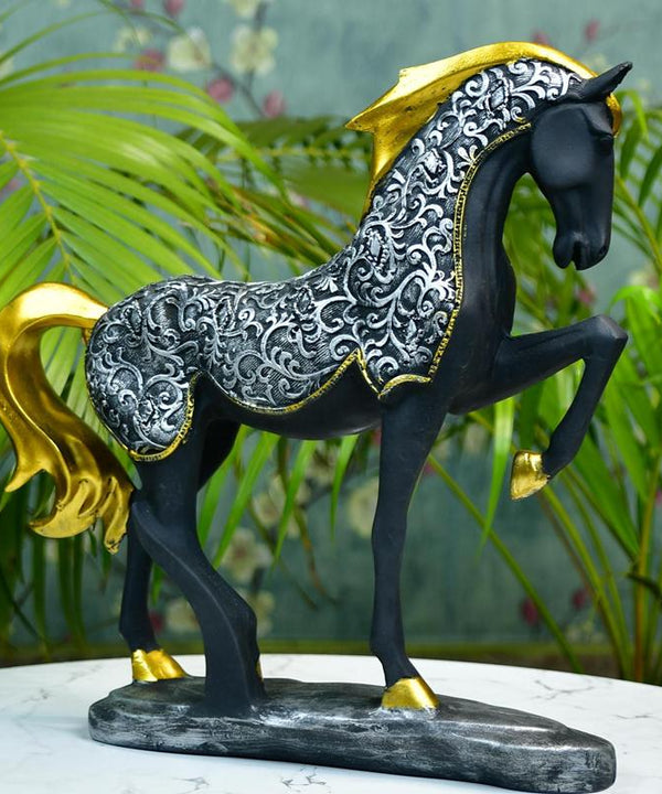 Sowpeace Resin Stallion Showpiece — image 2