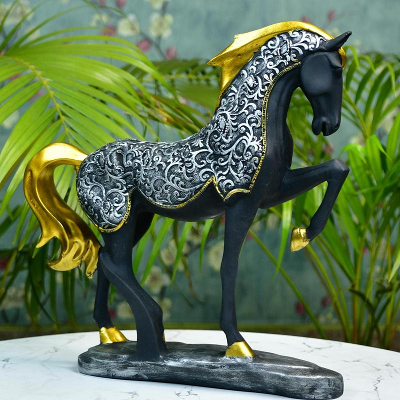 Sowpeace Resin Stallion Showpiece – view 2