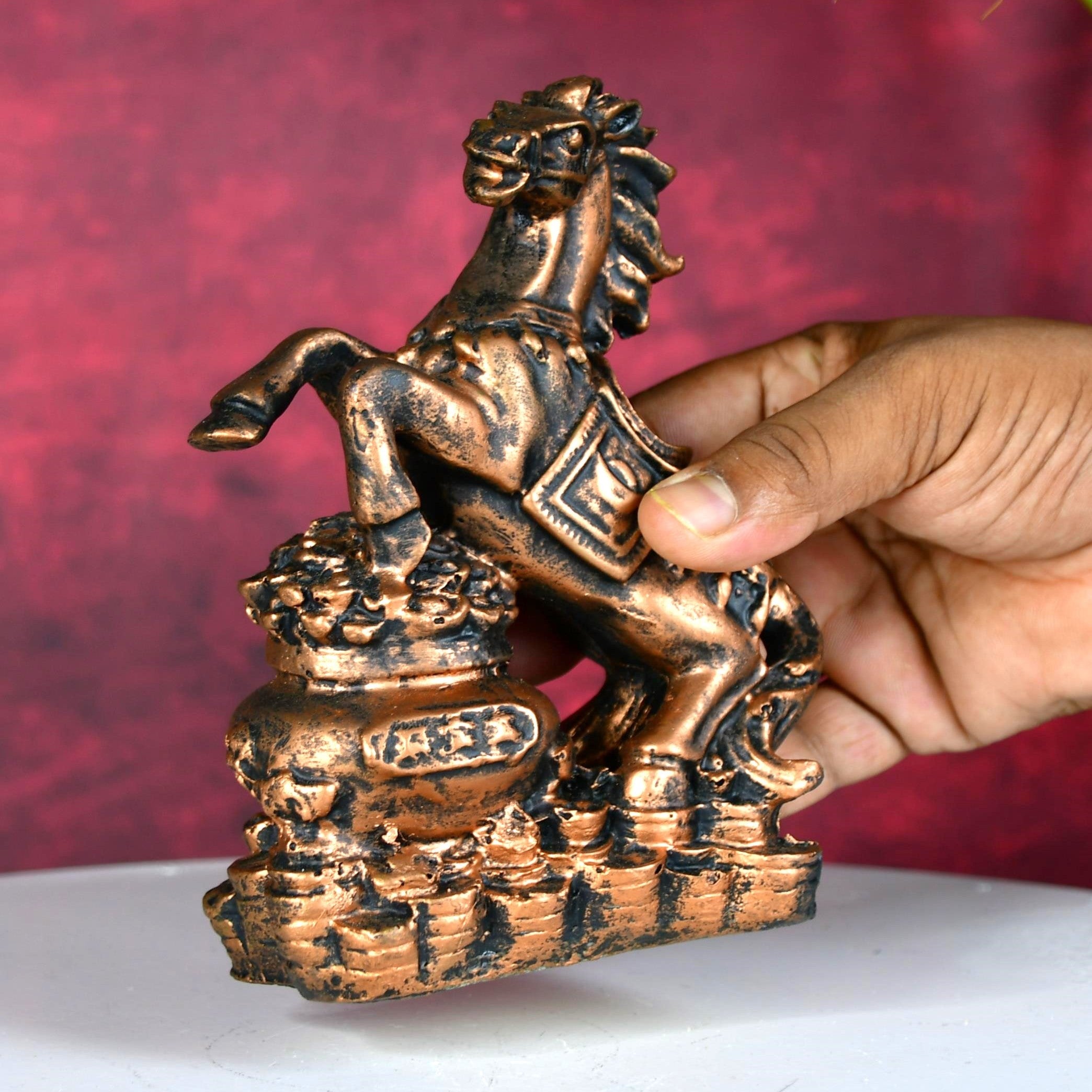Sowpeace Resin Coin Horse Holder