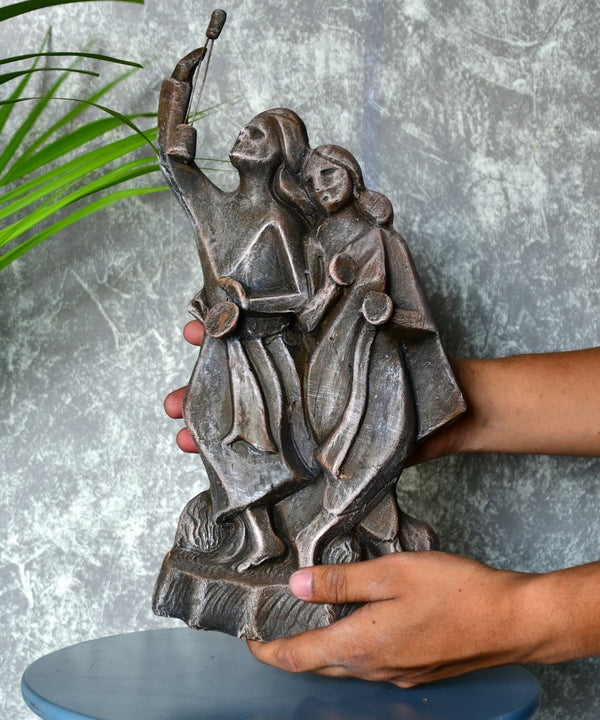Abstract Baul: Terracotta Tabletop Elegance Decor Piece — image 6