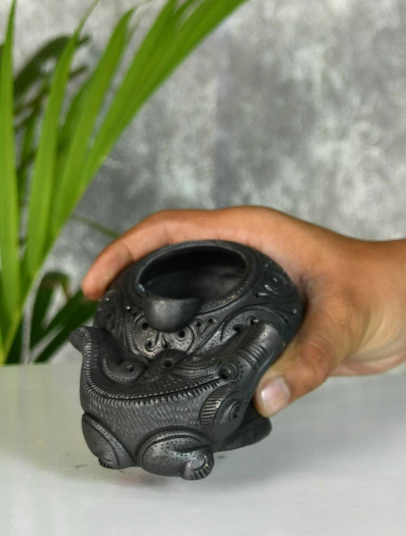 Captivating Black Terracotta Crocodile Ashtrey – view 2