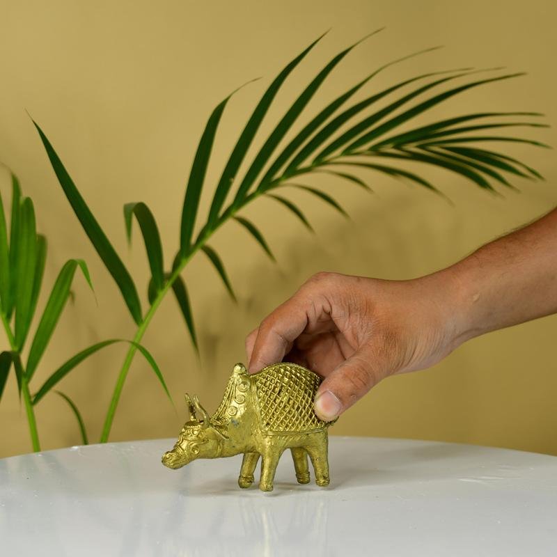 Dokra Ox: Brass Tabletop Masterpiece for Unique Home Decor