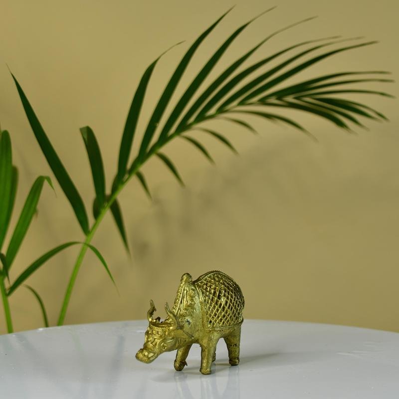 Dokra Ox: Brass Tabletop Masterpiece for Unique Home Decor