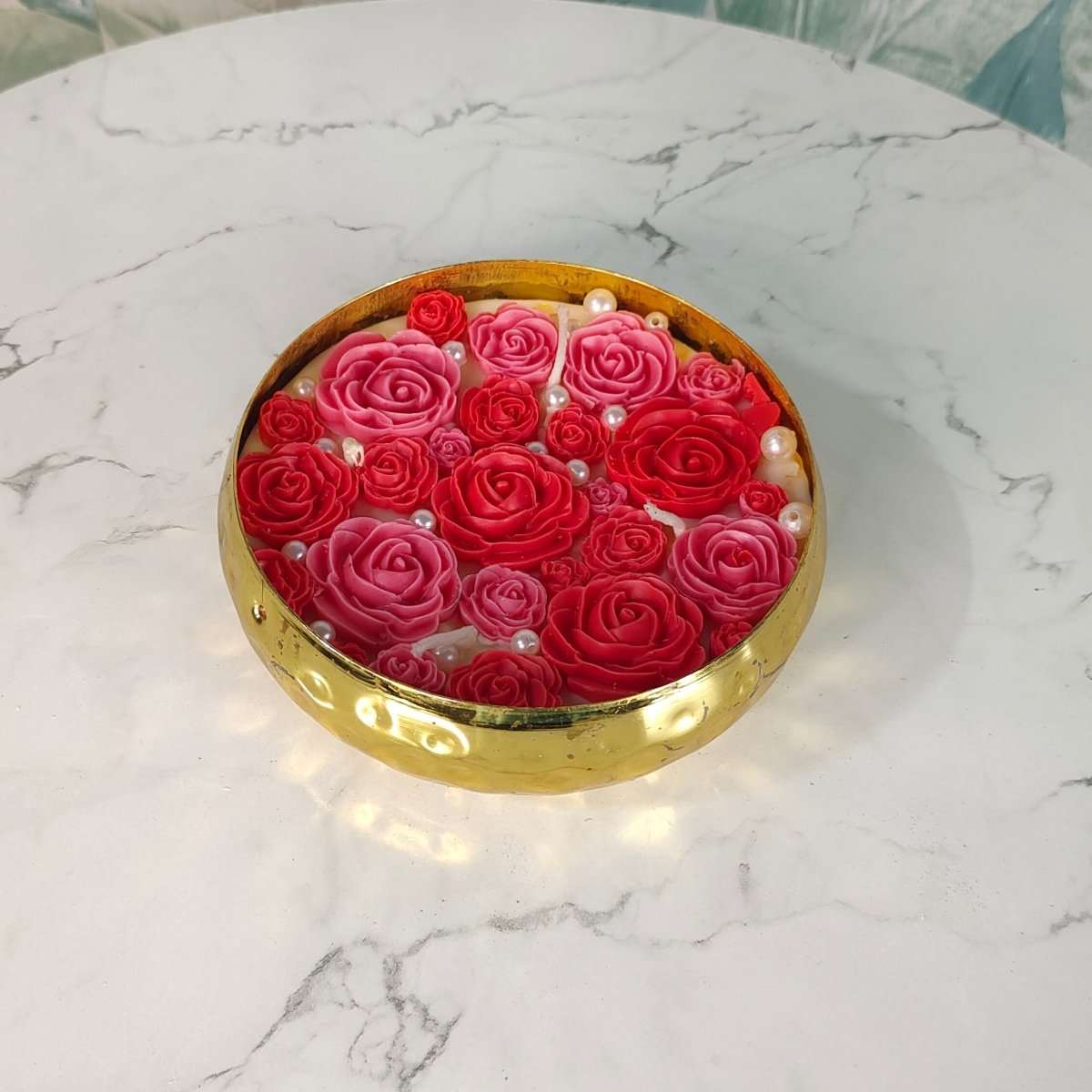 Large Soy Wax Candle in Metal Pot with Small Red Roses – 12 cm Red Décor Gift