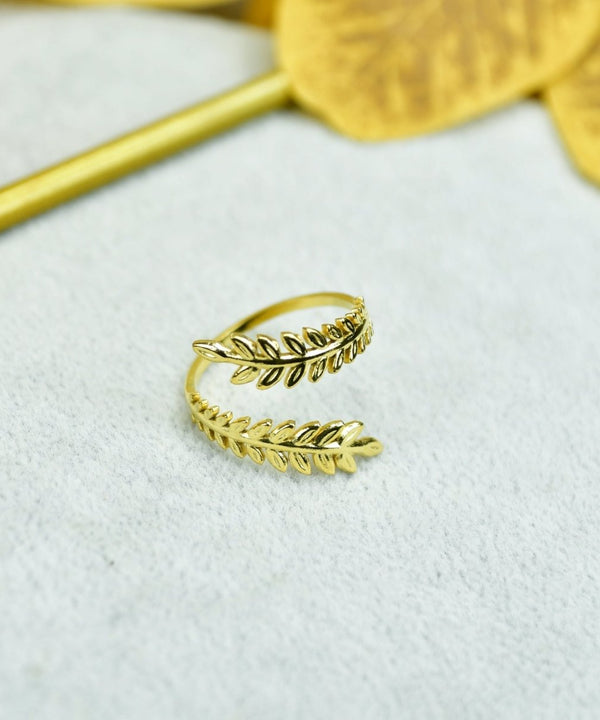 Sowpeace Gold Petal Line Ring Stainless Steel | Elegant One‑Size Adjustable Jewelry for Women & Men — main view