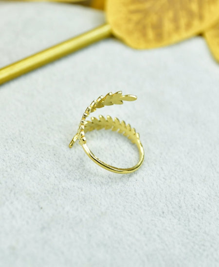 Sowpeace Gold Petal Line Ring Stainless Steel | Elegant One‑Size Adjustable Jewelry for Women & Men