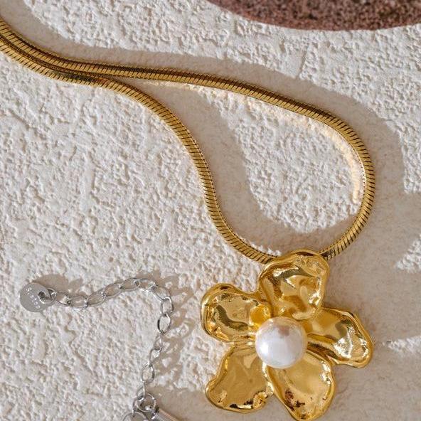 Sowpeace Golden Blossom Elegance Necklace