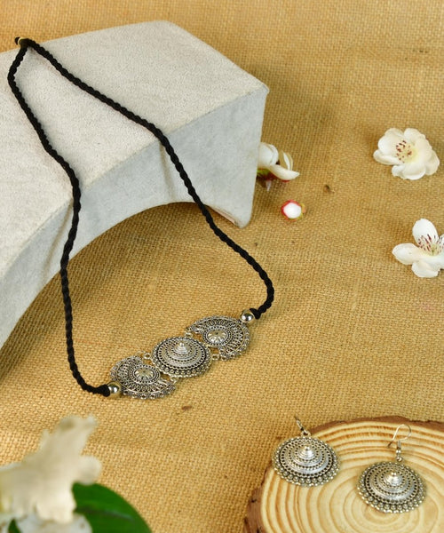 Sowpeace Handcrafted German Silver Choker: Triple Flower Circles Design