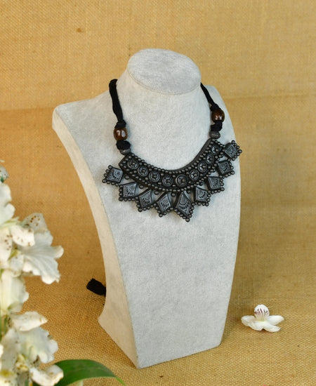 Sowpeace Handcrafted Terracotta Choker: Black with Kite Patterns