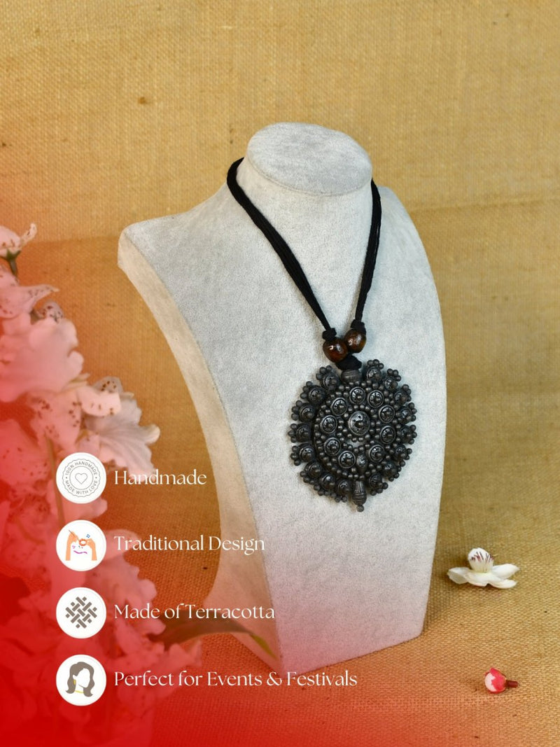 Sowpeace Handcrafted Terracotta Necklace: Black Pendant with Flower Design – view 5