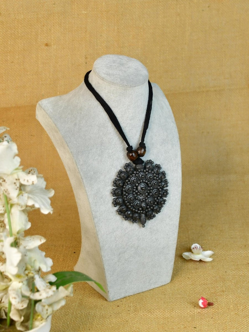 Sowpeace Handcrafted Terracotta Necklace: Black Pendant with Flower Design – view 2