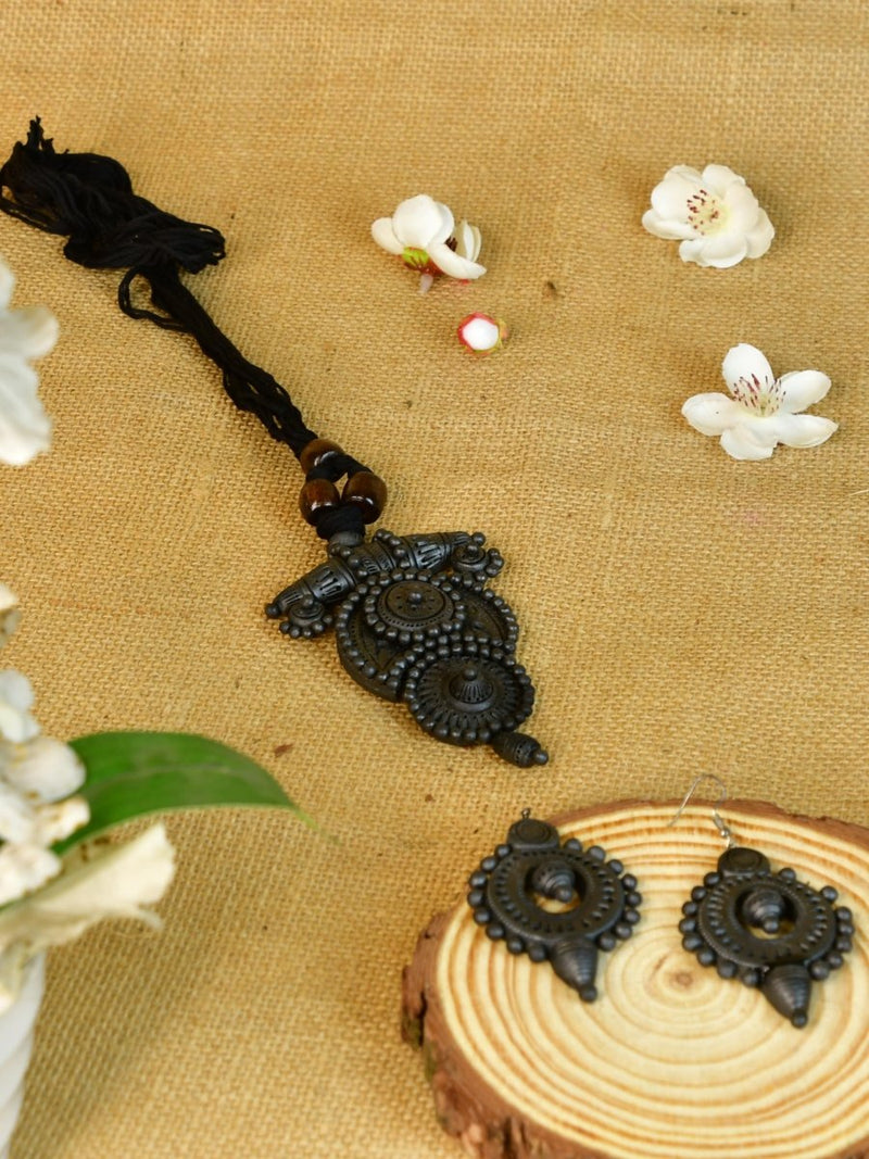Sowpeace Handcrafted Terracotta Pendant: Circular Design with Ovoid – view 2