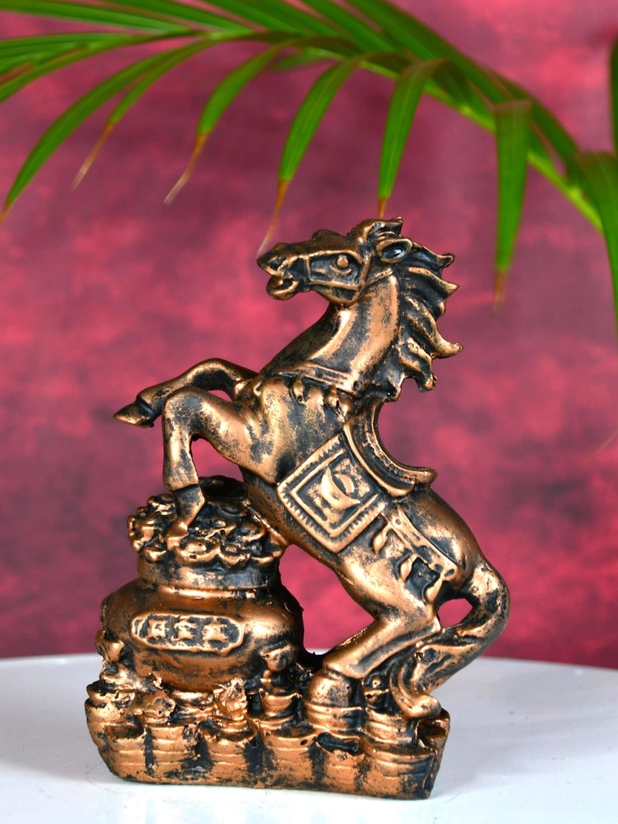 Sowpeace Resin Coin Horse Holder