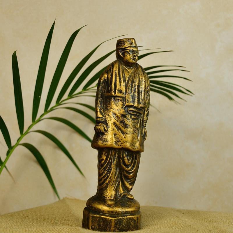 Terracotta Netaji Statue: Artisan-Made Tabletop Decor Masterpiece